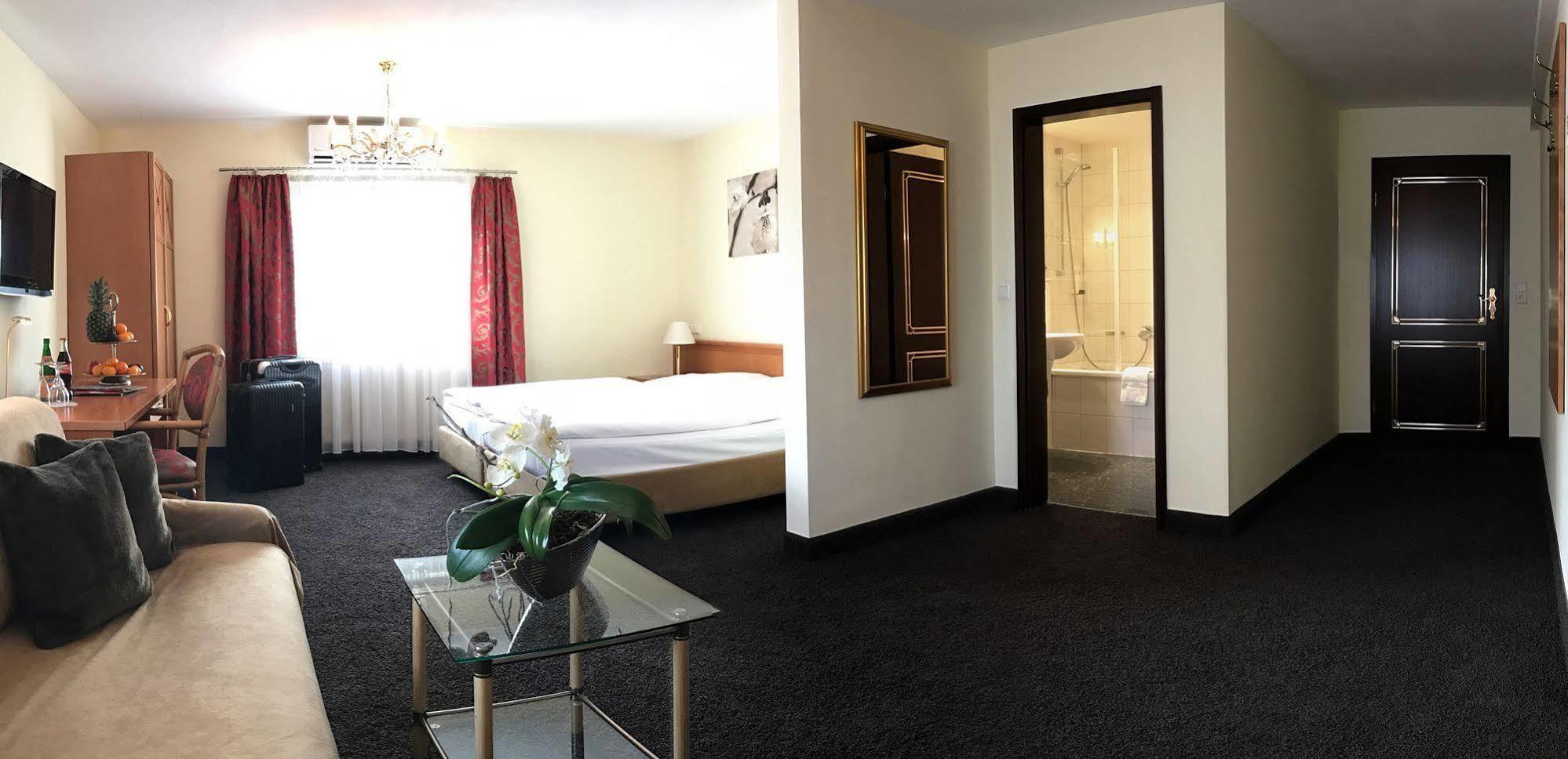 Boutiquehotel Goldhahn Bio Sport & Wellness Aalen Exteriör bild