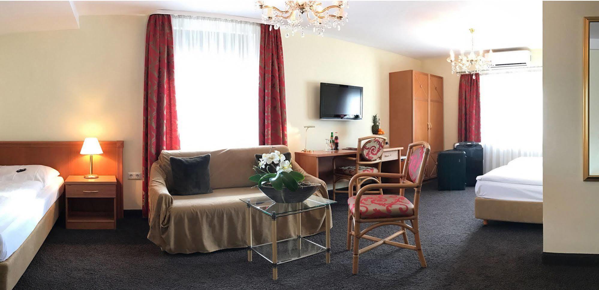Boutiquehotel Goldhahn Bio Sport & Wellness Aalen Exteriör bild
